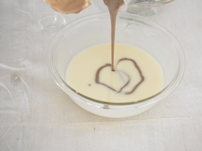 ガスールを混ぜた後、元の生地に戻す